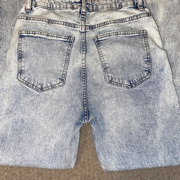 COTTON ON light retro acid wash mom jeans - Picture 3 of 4